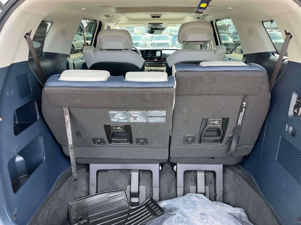 Certified 2026 Kia Carnival SX Prestige FWD image 9