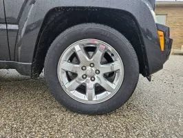 Used 2012 Jeep Liberty Limited w/ Tire & Wheel Group AWD/4WD image 9