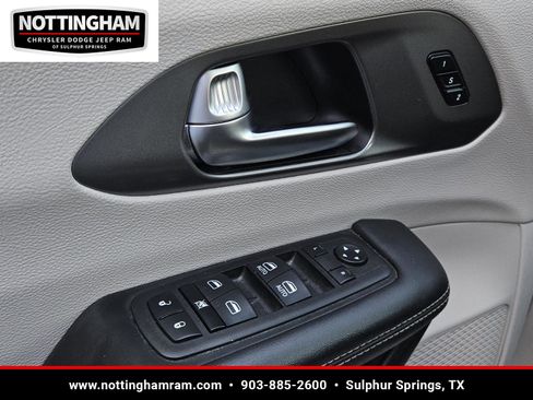 Used 2023 Chrysler Pacifica Touring-L image 24