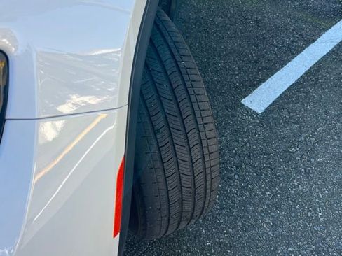 Used 2024 Jeep Grand Cherokee L Limited w/ Luxury Tech Group II image 3