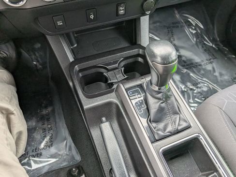Used 2016 Toyota Tacoma TRD Off-Road w/ Towing Package AWD/4WD image 18