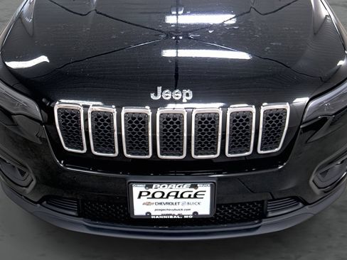 Used 2019 Jeep Cherokee Latitude w/ Cold Weather Group image 16