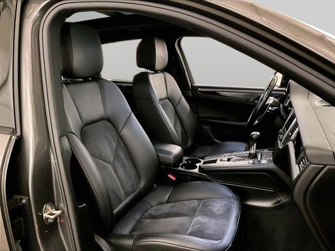 Used 2018 Porsche Macan AWD/4WD image 7