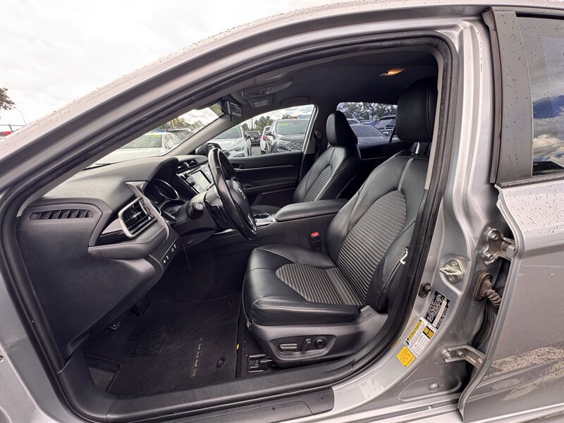Used 2019 Toyota Camry SE FWD image 14