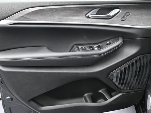 New 2025 Jeep Grand Cherokee Limited w/ Trailer Tow Package image 40