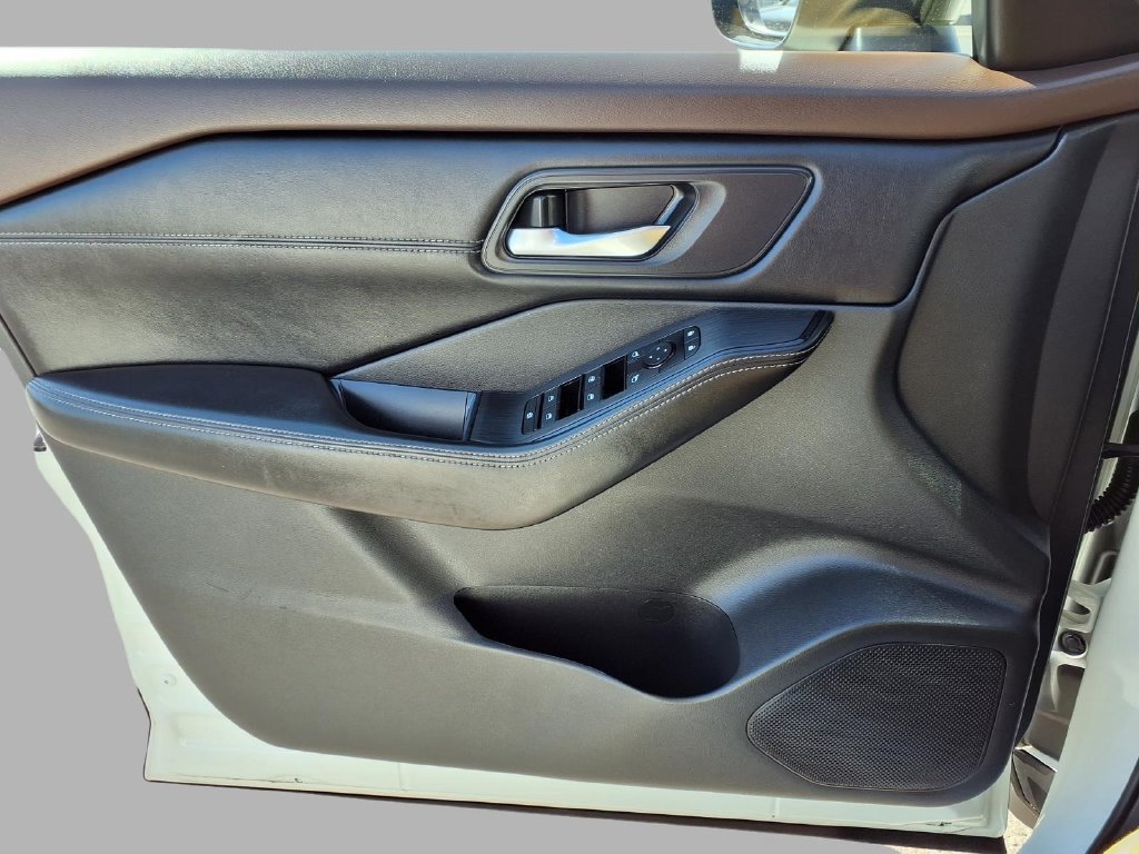Used 2023 Nissan Rogue SV w/ SV Premium B Package AWD/4WD image 18