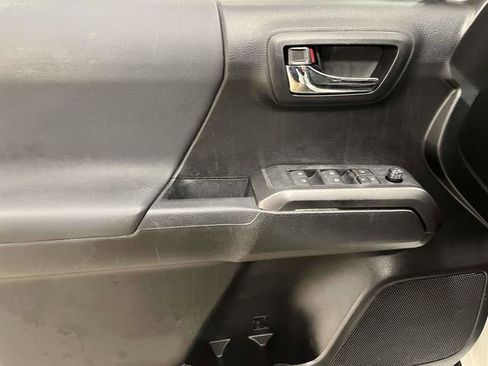 Used 2021 Toyota Tacoma TRD Sport image 19