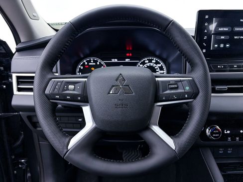 New 2026 Mitsubishi Outlander SE FWD image 21