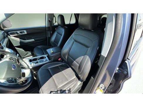 Used 2021 Ford Explorer XLT w/ Equipment Group 202A AWD/4WD image 24