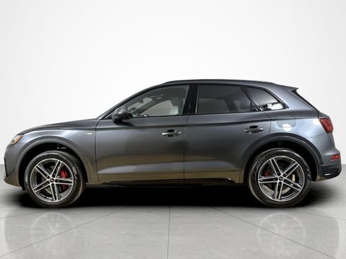 Used 2024 Audi Q5 e Premium Plus w/ Premium Plus Package AWD/4WD image 2