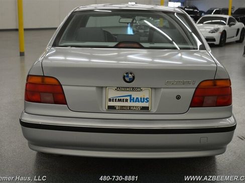 Used 1997 BMW 528i Sedan image 10