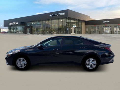 New 2026 Hyundai Elantra SE image 3