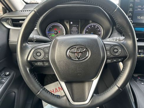 Used 2021 Toyota Venza LE image 7