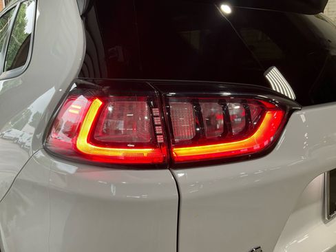 Used 2022 Jeep Cherokee Limited AWD/4WD image 31