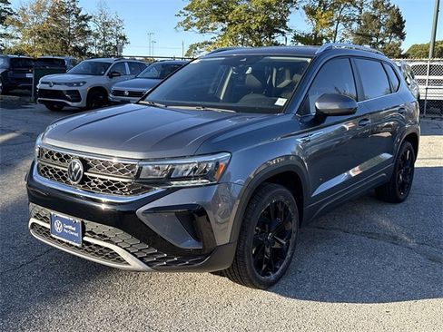 Used 2022 Volkswagen Taos SE image 8