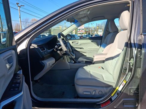 Used 2015 Toyota Camry LE image 12