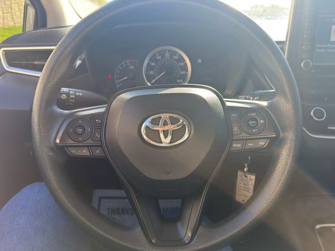 Used 2021 Toyota Corolla LE image 17