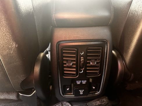 Used 2018 Jeep Grand Cherokee Limited image 16