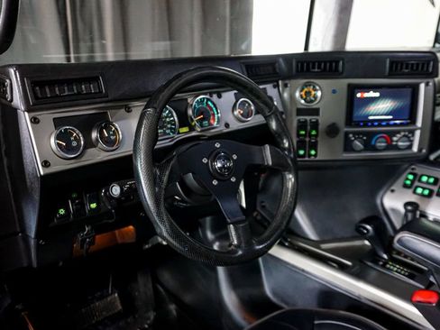 Used 2006 HUMMER H1 4-Door Wagon AWD/4WD image 10