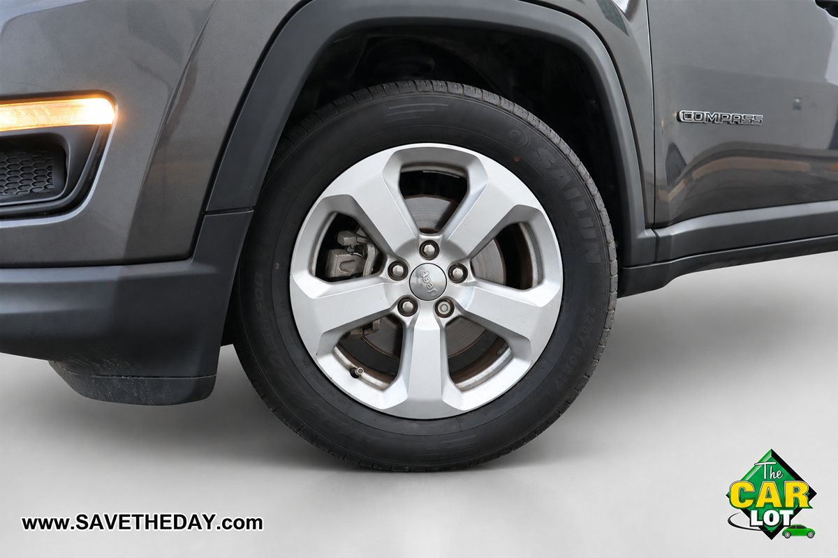 Used 2018 Jeep Compass Latitude FWD image 3