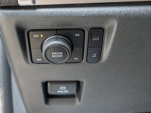 Used 2025 Ford Expedition Active AWD/4WD image 22