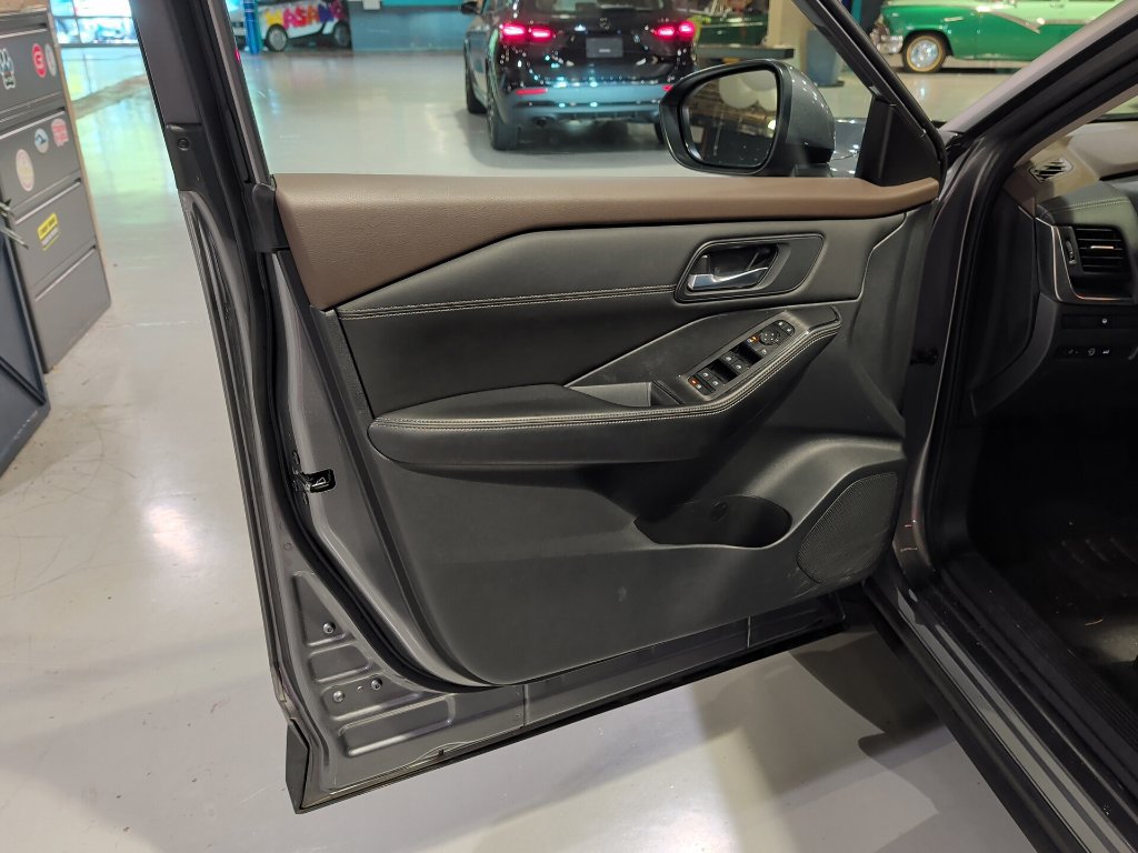 Used 2023 Nissan Rogue SV w/ SV Premium B Package AWD/4WD image 14