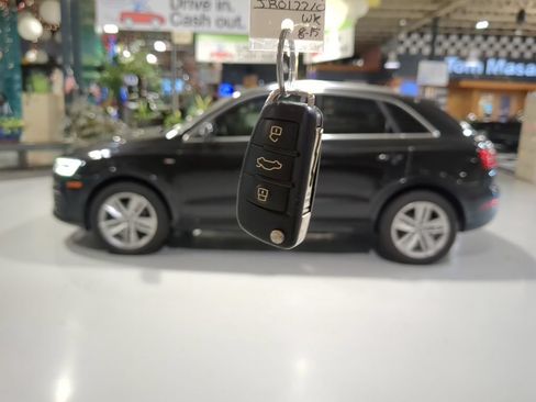 Used 2018 Audi Q3 2.0T Premium Plus w/ Premium Plus Package AWD/4WD image 4