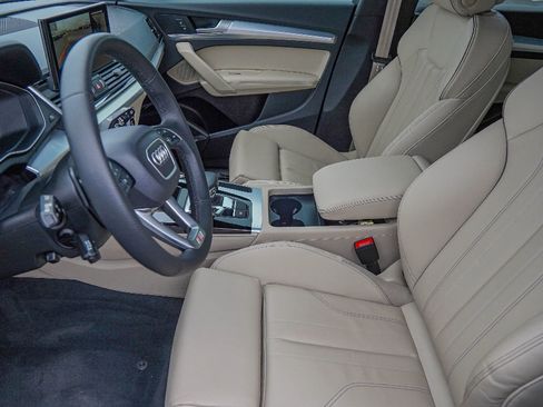 Certified 2025 Audi Q5 2.0T Premium Plus w/ Premium Plus Package image 8