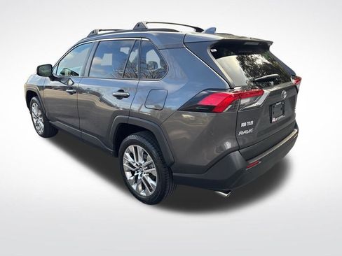 Used 2019 Toyota RAV4 XLE Premium image 8