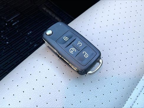 Used 2020 Volkswagen Passat 2.0T R-Line image 13