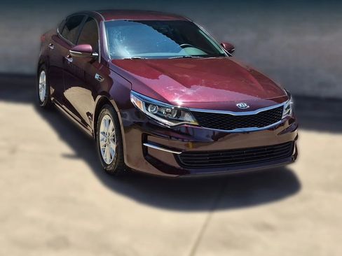 Used 2018 Kia Optima LX FWD image 2