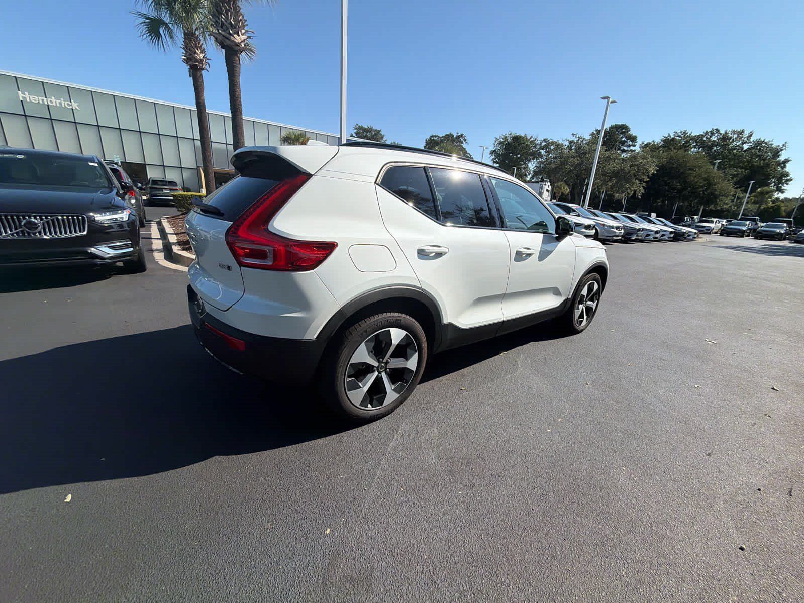 Certified 2025 Volvo XC40 B5 Plus AWD/4WD image 15