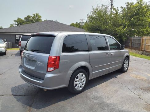 Used 2015 Dodge Grand Caravan SE w/ Quick Order Package 29E SE image 3