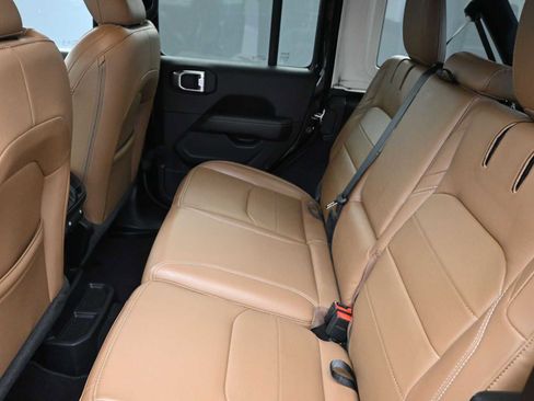 Used 2023 Jeep Wrangler Unlimited Sahara w/ Cold Weather Group AWD/4WD image 19