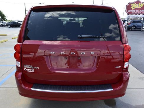 Used 2015 Dodge Grand Caravan SXT image 4