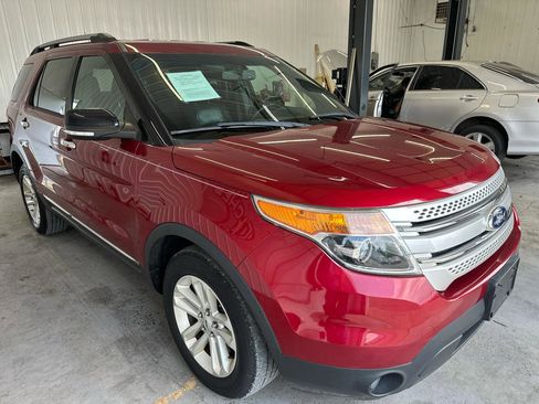 Used 2014 Ford Explorer XLT w/ Equipment Group 202A AWD/4WD image 5