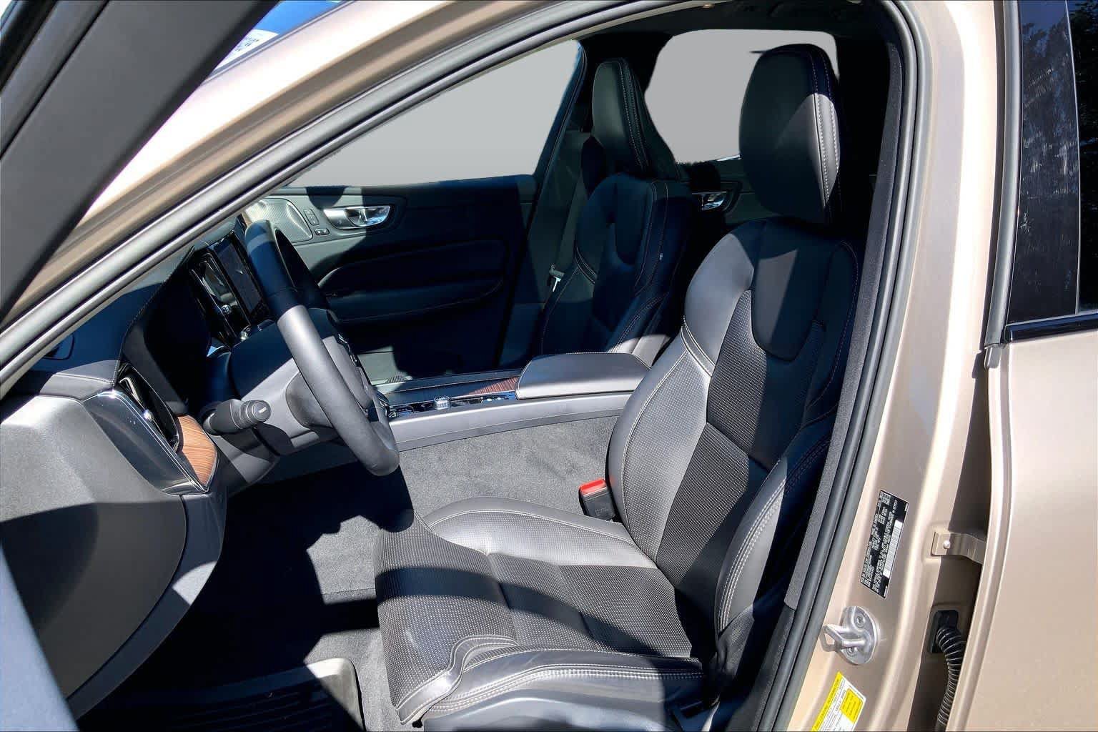 Used 2023 Volvo XC60 B6 Ultimate w/ Protection Package Premier AWD/4WD image 9