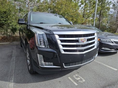 Used 2017 Cadillac Escalade ESV Luxury image 4