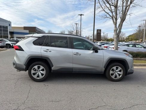 Used 2021 Toyota RAV4 LE image 8