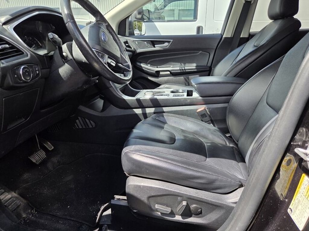 Used 2021 Ford Edge Titanium AWD/4WD image 3