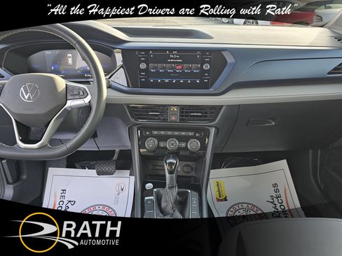 Used 2024 Volkswagen Taos SE image 9