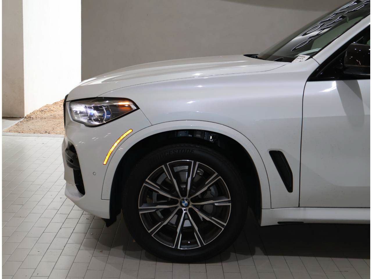 Used 2022 BMW X5 sDrive40i w/ M Sport Package RWD image 4