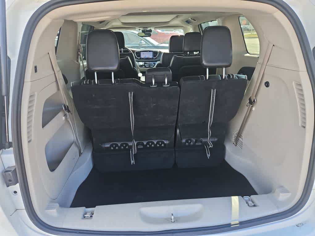 Used 2023 Chrysler Pacifica Limited FWD image 8