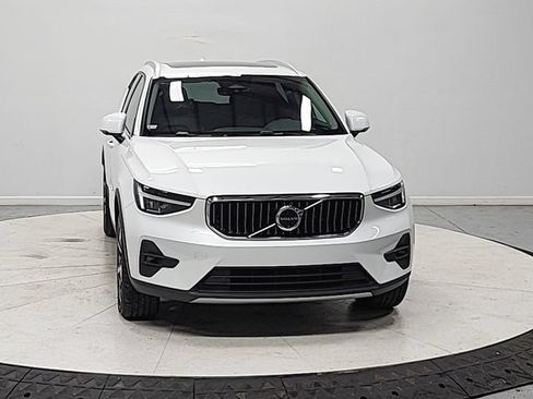 Used 2024 Volvo XC40 B5 Plus AWD/4WD image 3