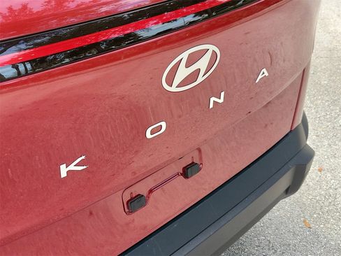 Used 2025 Hyundai Kona SEL image 6