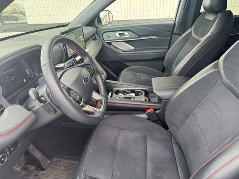 Used 2025 Ford Explorer ST image 10