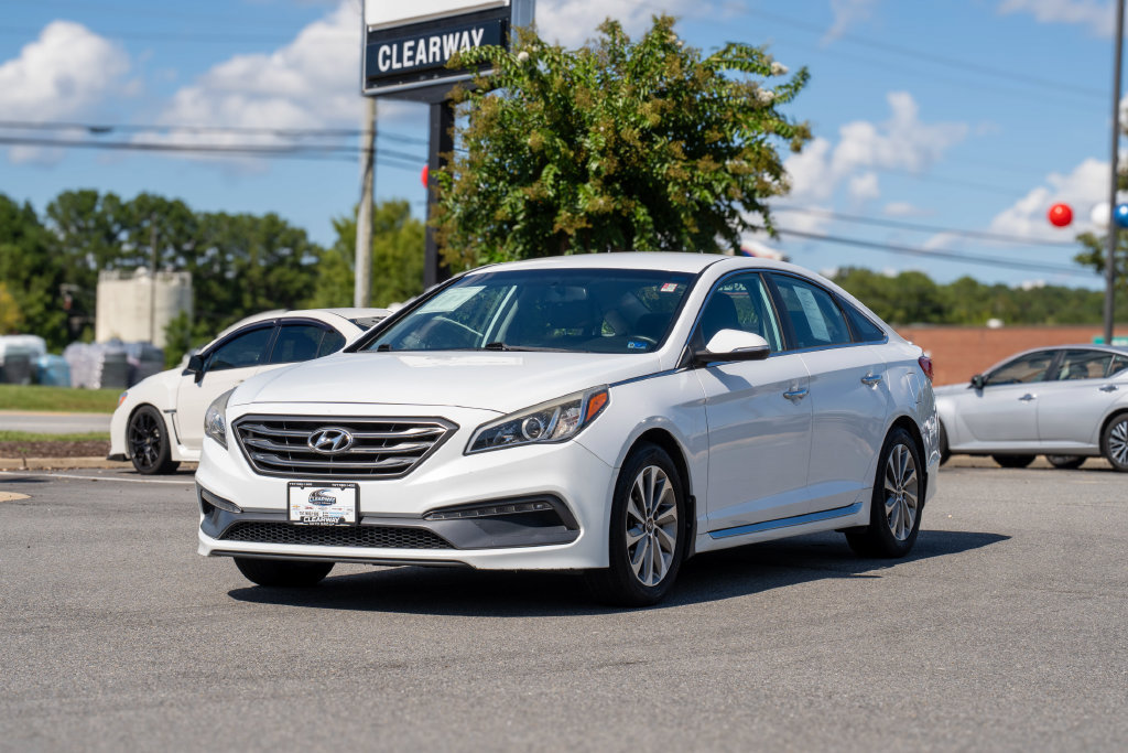 Used 2015 Hyundai Sonata Sport w/ Option Group 03 FWD image 3