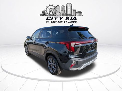 Certified 2026 Kia Seltos LX FWD image 4