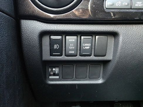 Used 2019 Nissan Titan SL w/ Midnight Edition image 26