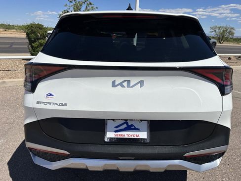 Used 2025 Kia Sportage LX image 5